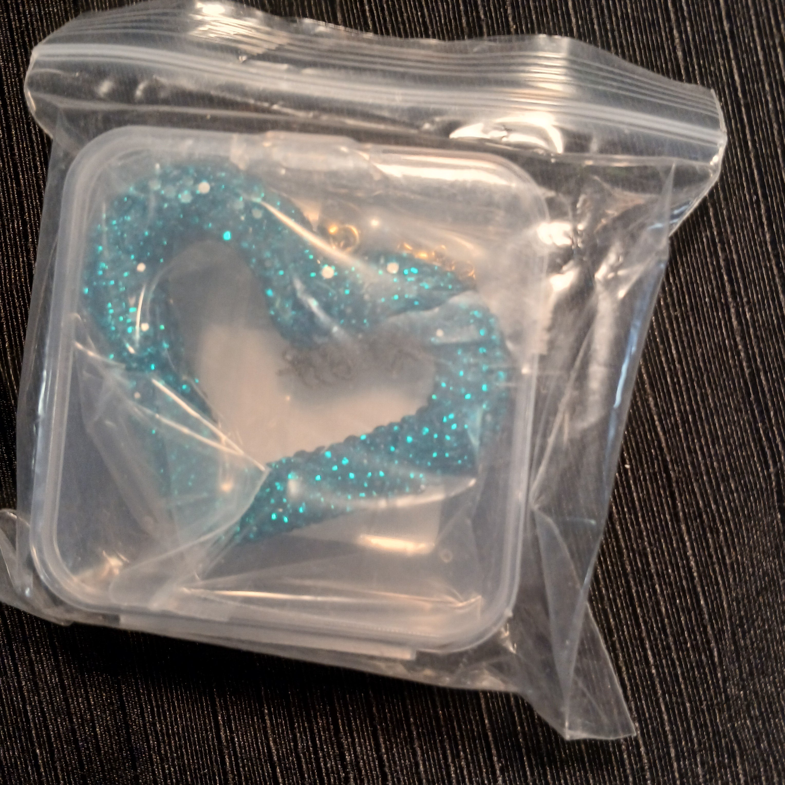 MAGNEECH Glitter Heart Bag Charm.