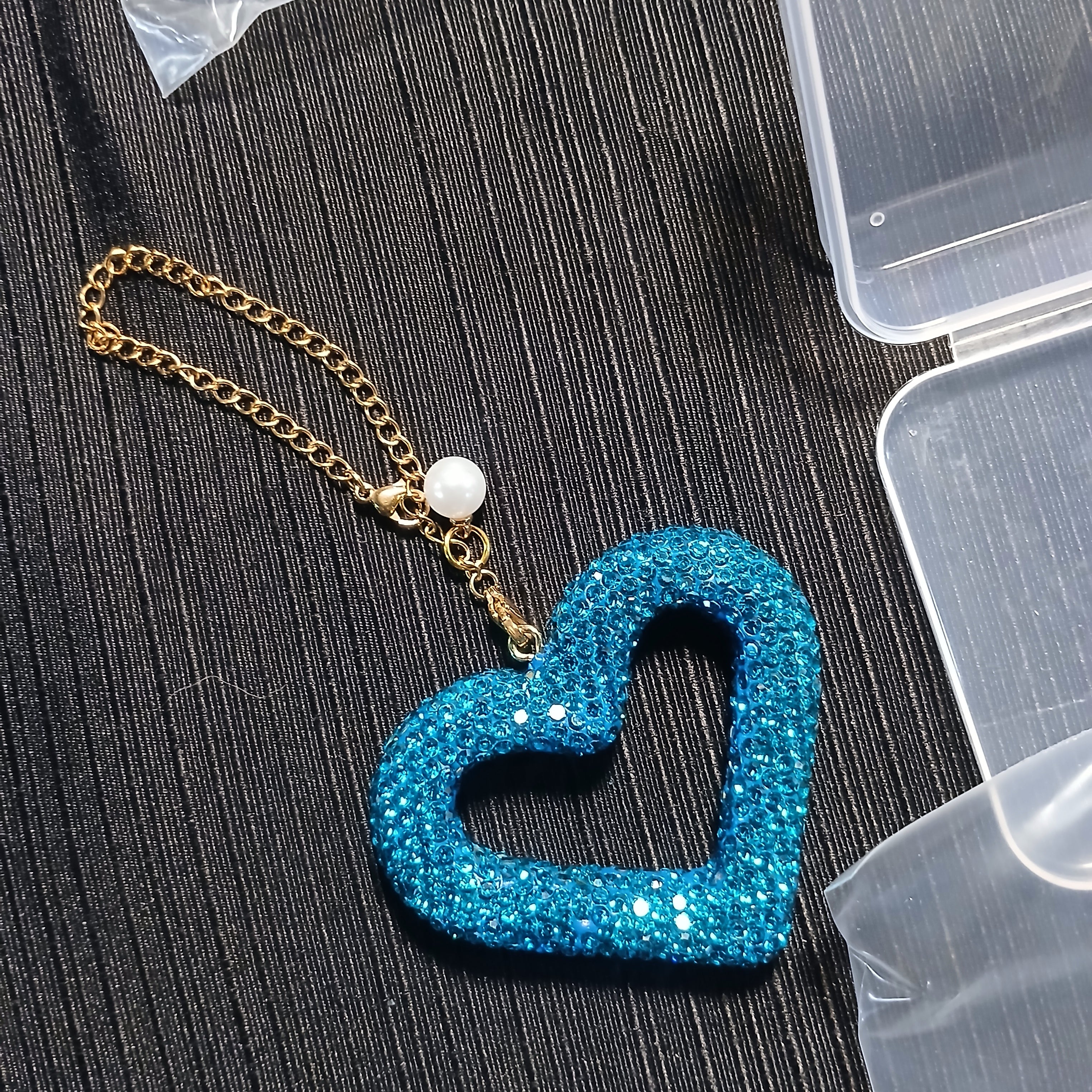 MAGNEECH Glitter Heart Bag Charm.